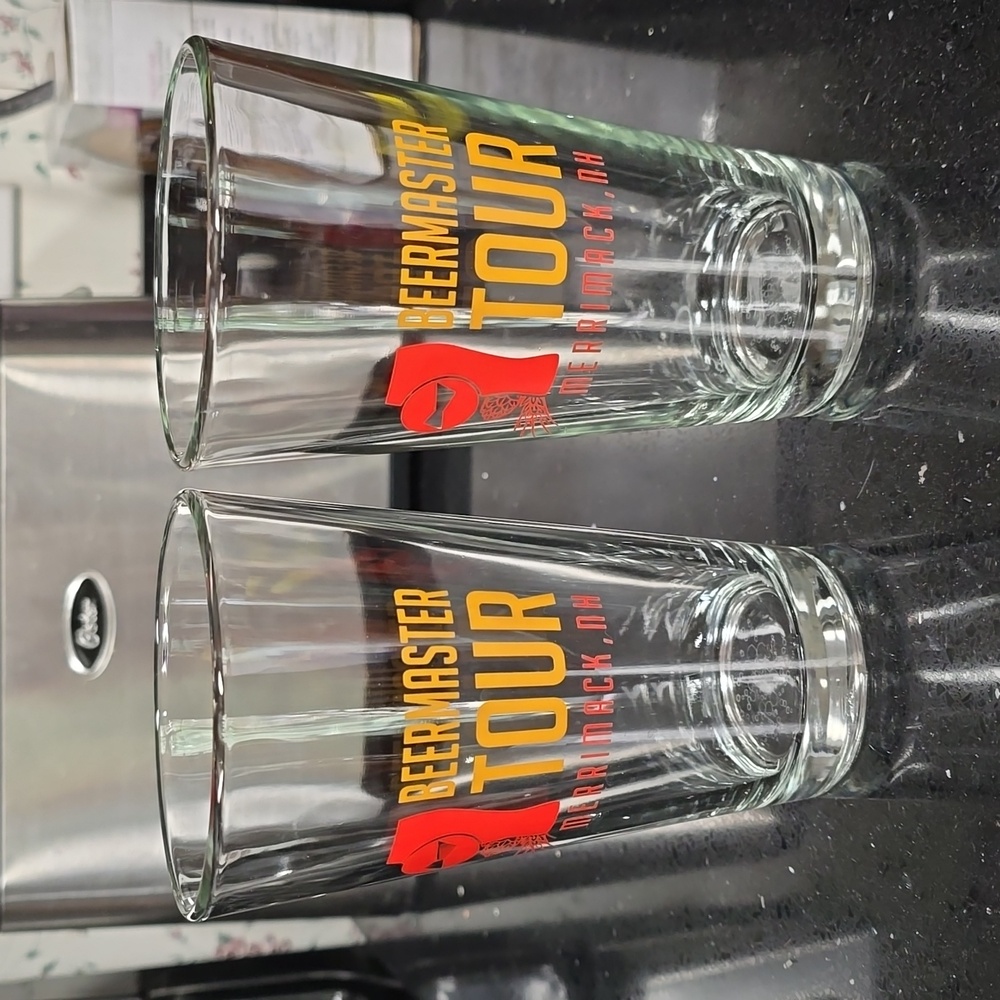Pair of Collectible BeerMaster Tour Budweiser Plant Merrimack, NH Glasses - Picture 1 of 4